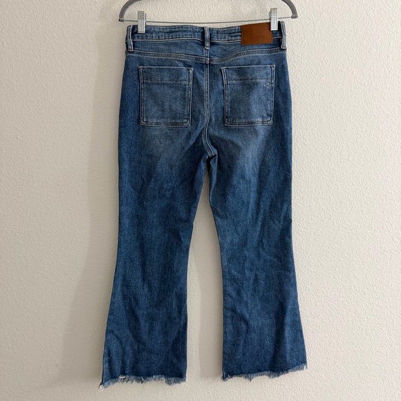 Hidden LA Womens HAPPI Medium Wash Frayed Hem Cargo Crop Flare Size 28 - Picture 4 of 6